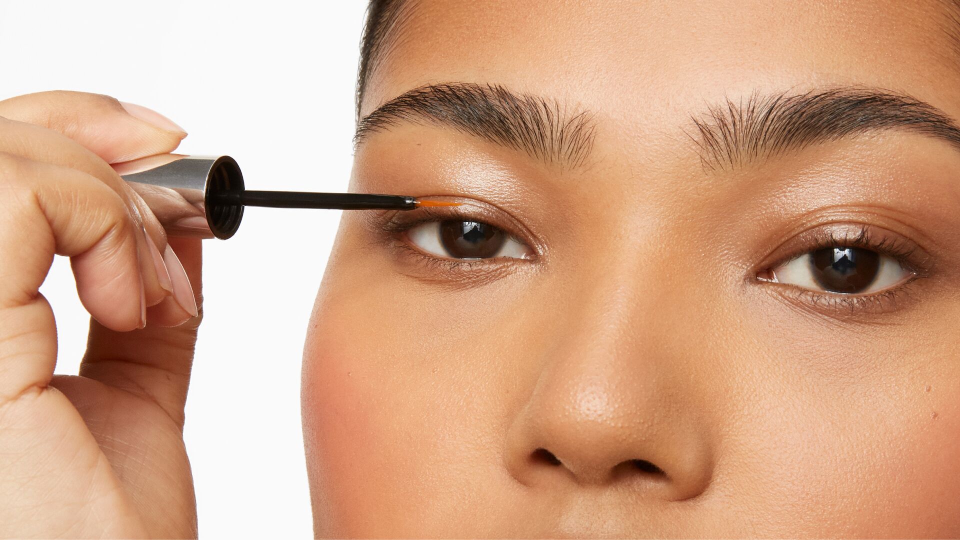 lash-serum.jpg Lash serum model