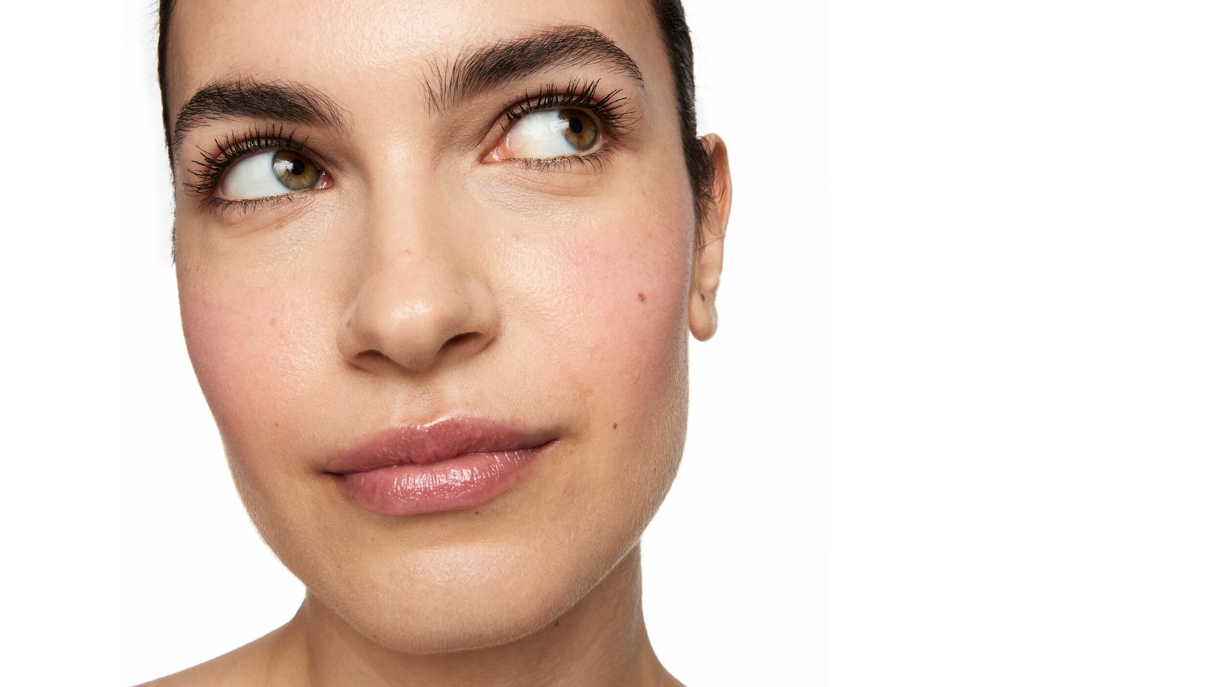 brow-blog.jpg Model with good eyebrows looking away