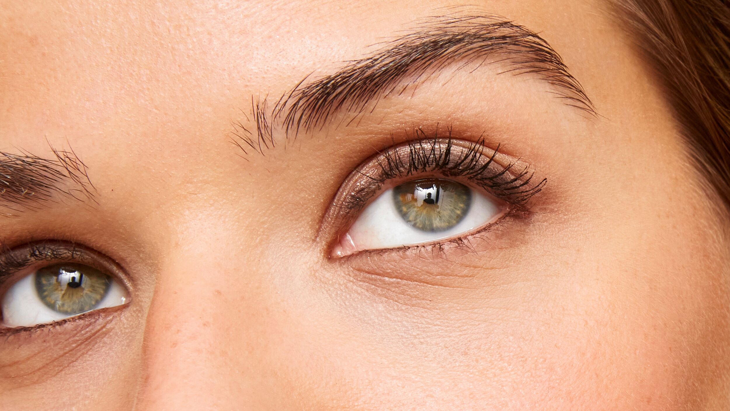 eyelash-primer-hero.jpg Close up of eye makeup