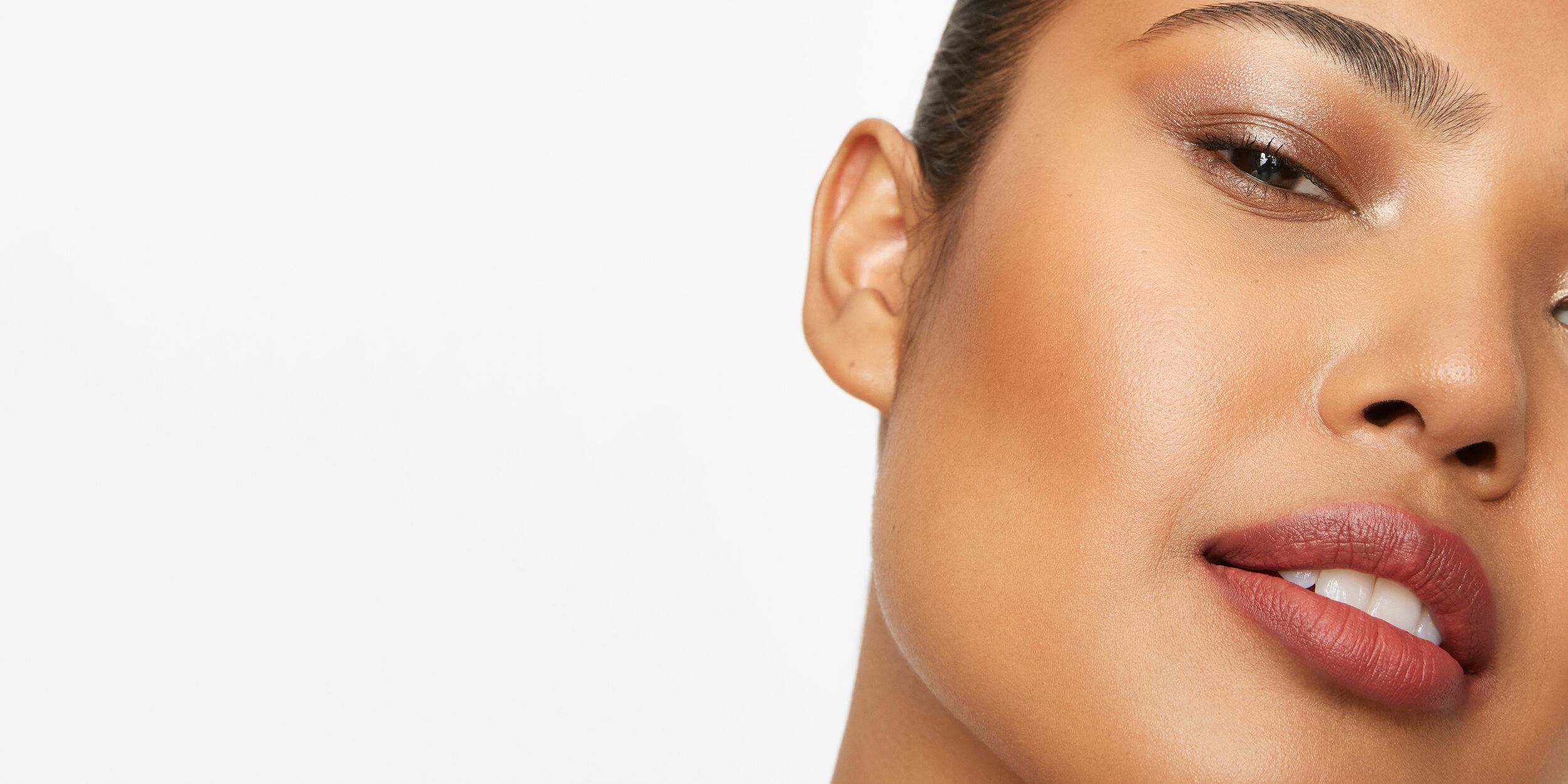 eyebrow-blog-image.jpg Half a models face with good eyebrows