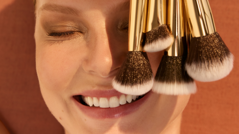 blog-luxe-brush-set.jpg summer_bronzing_collection_evening_bronze_CSL_model_1