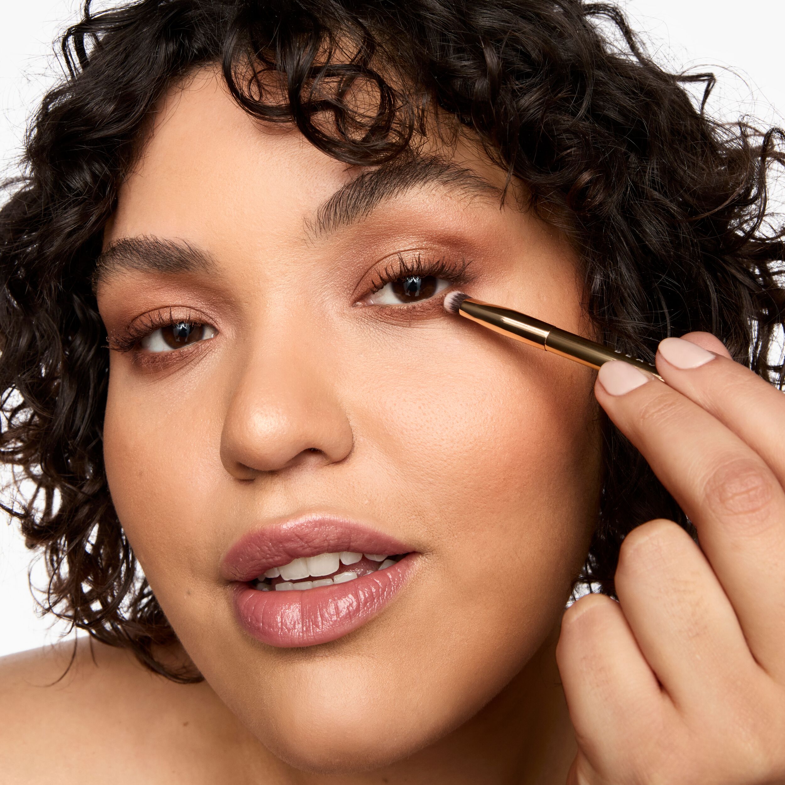 Summer makeup trends blog hero image